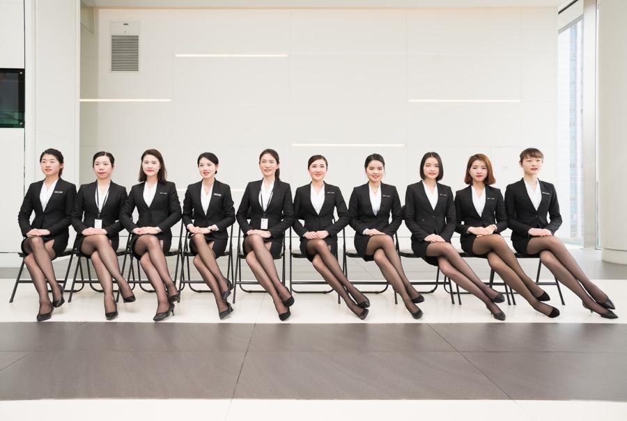 豪车销售顾问的卓越气质 揭秘严格礼仪训练背后的成功密码